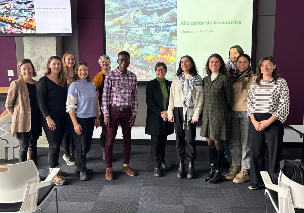 Photo de personnes qui ont participé à l'événement avec Kim Pate, février 2025.